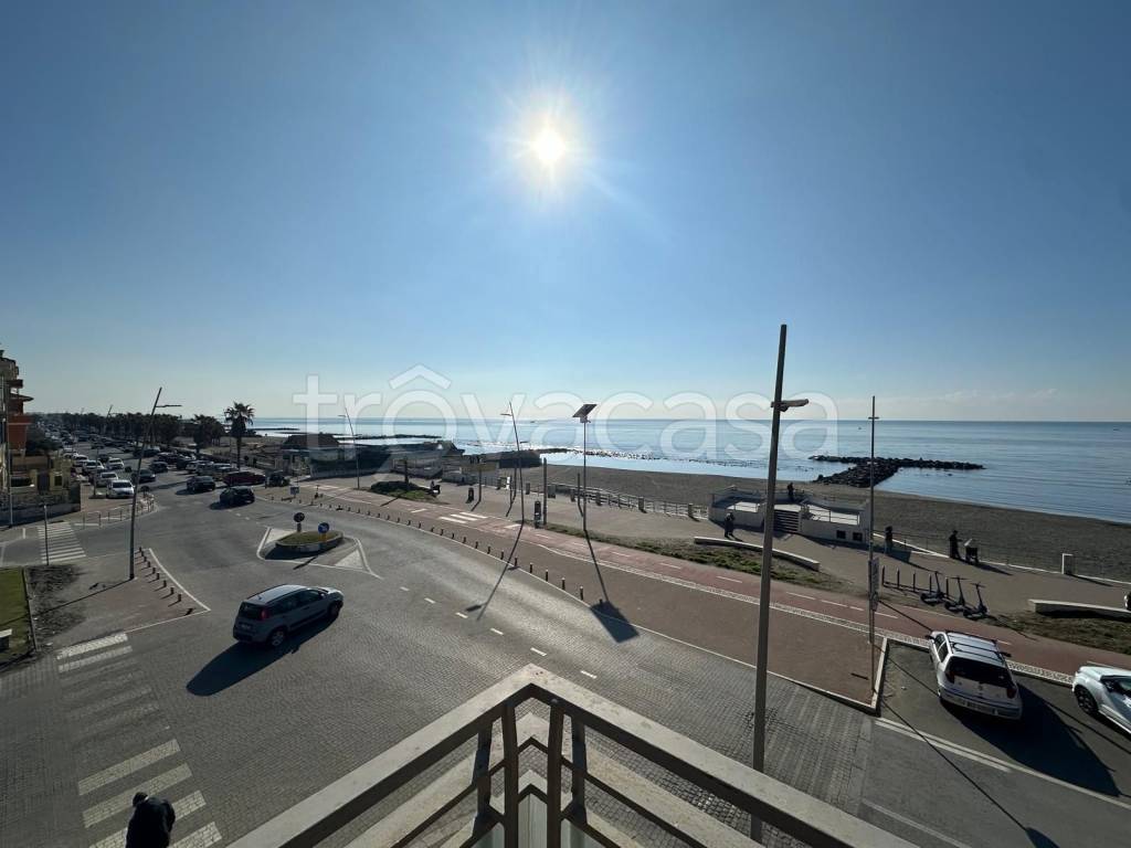 appartamento in vendita a Roma in zona Ostia