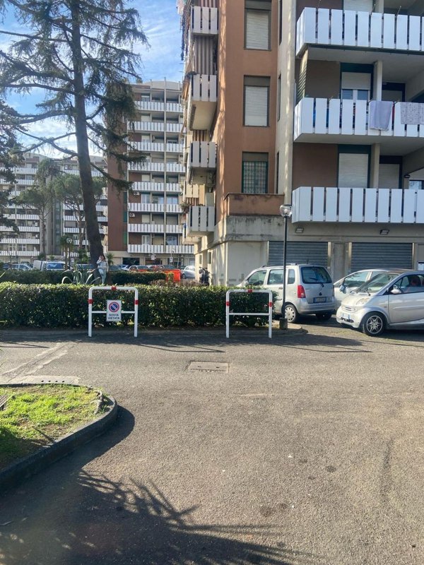 locale commerciale in vendita a Roma in zona Collatino