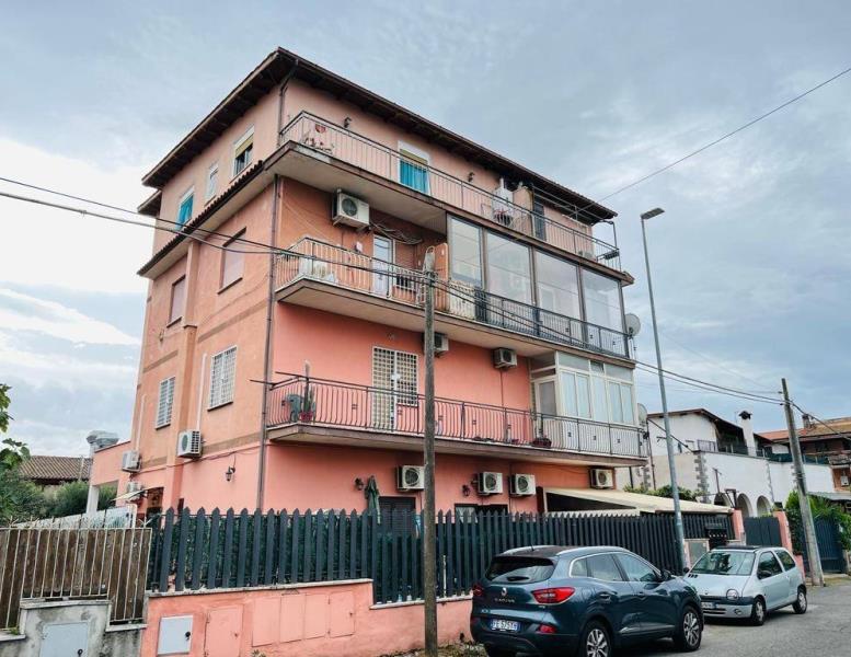 appartamento in vendita a Roma in zona Giardini di Corcolle