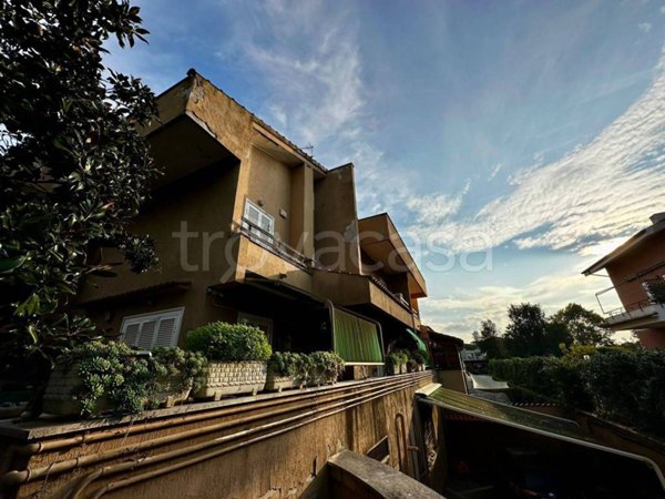 casa indipendente in vendita a Roma in zona Axa