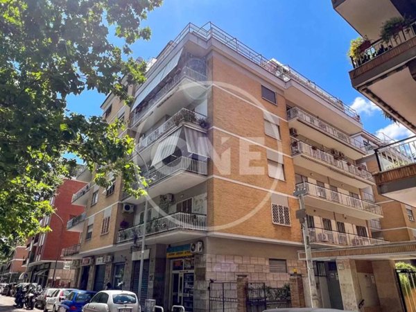 appartamento in vendita a Roma in zona Appio Claudio