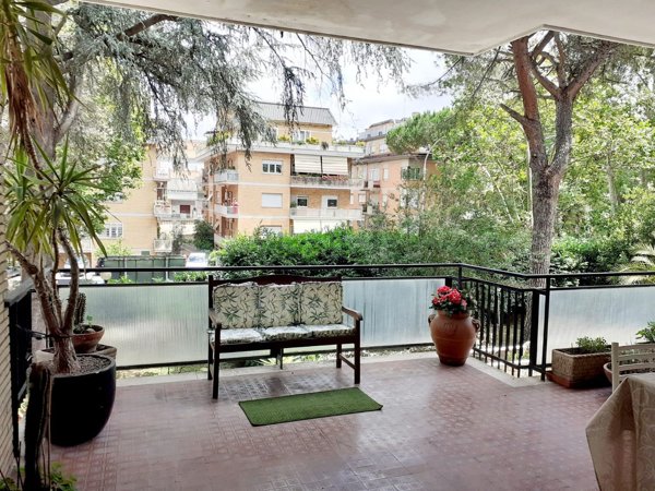 appartamento in vendita a Roma in zona Tomba di Nerone