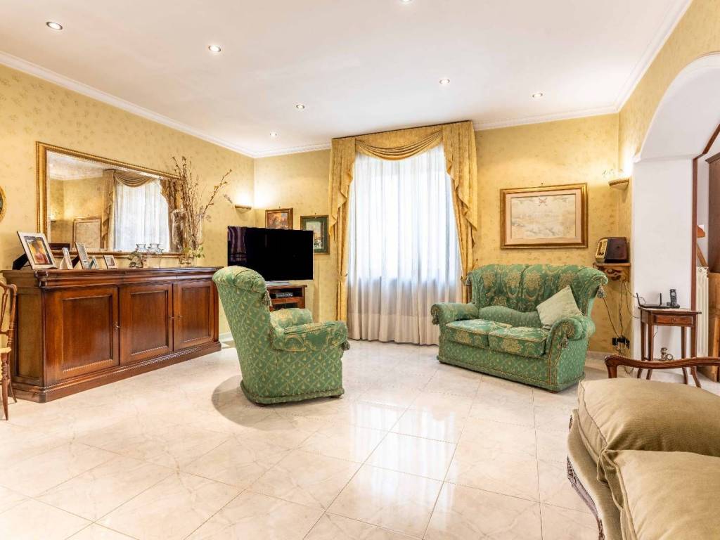 appartamento in vendita a Roma in zona Tor Cervara