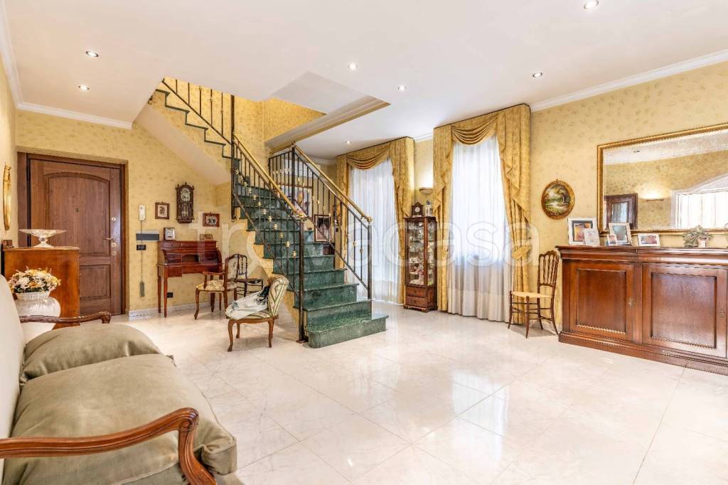 appartamento in vendita a Roma in zona Tor Cervara