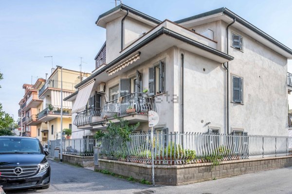 appartamento in vendita a Roma in zona Tor Cervara