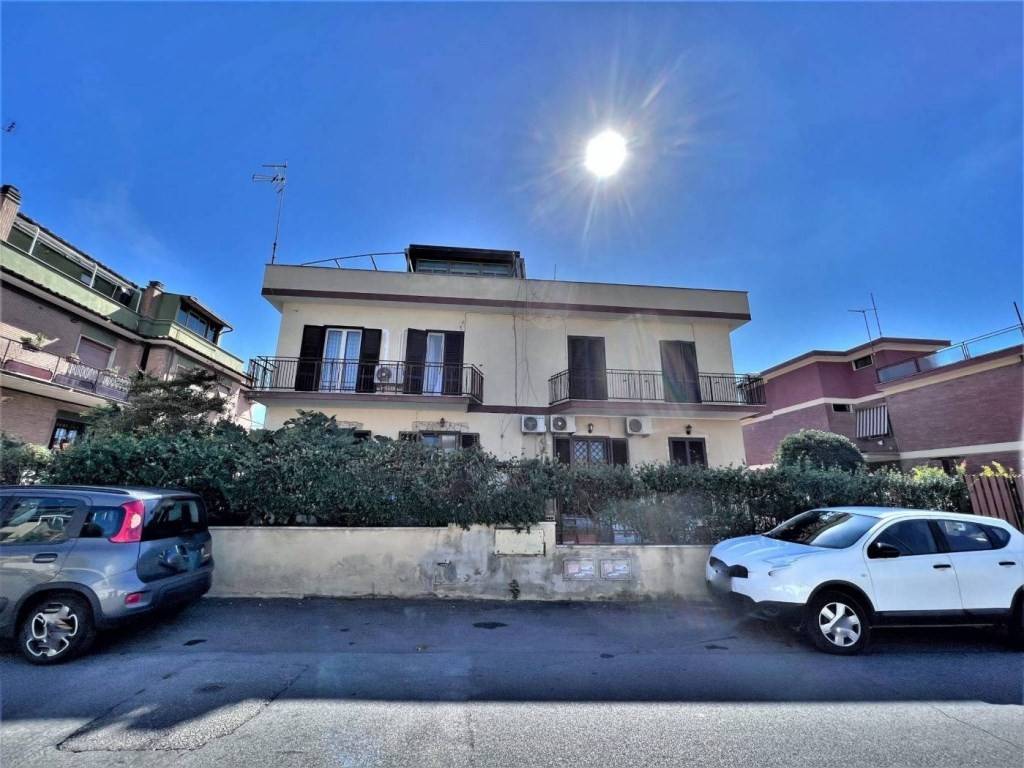 appartamento in vendita a Roma in zona Acilia