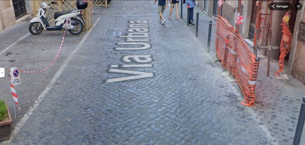 negozio in vendita a Roma in zona Rione Monti/Campitelli