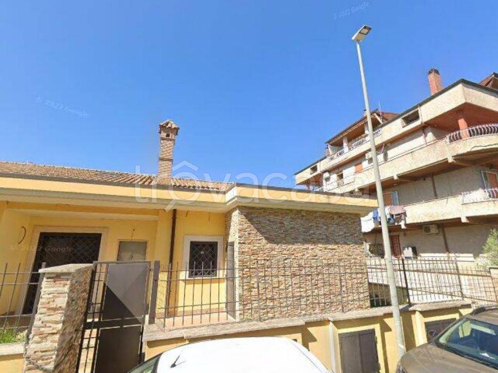casa indipendente in vendita a Roma in zona Torre Gaia