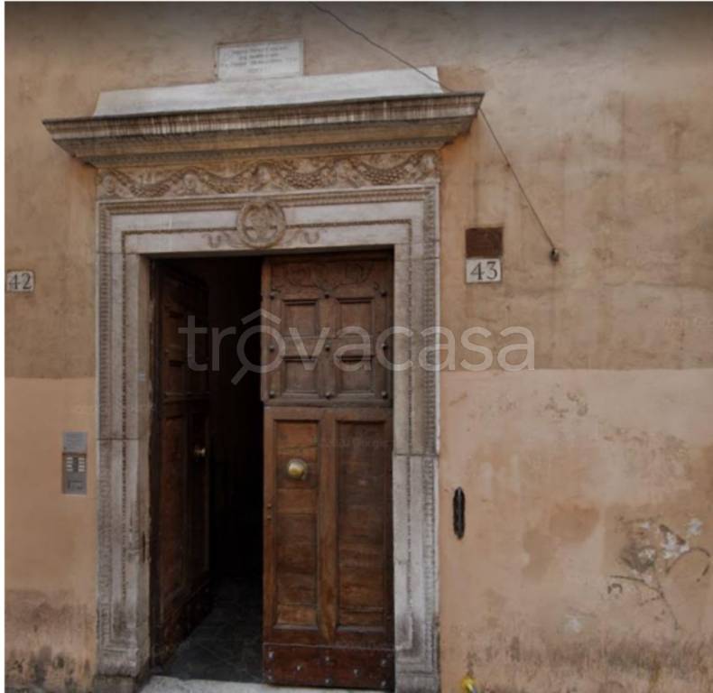 appartamento in vendita a Roma in zona Rione Regola