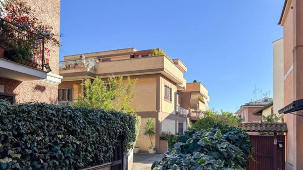 appartamento in vendita a Roma in zona Torre Maura