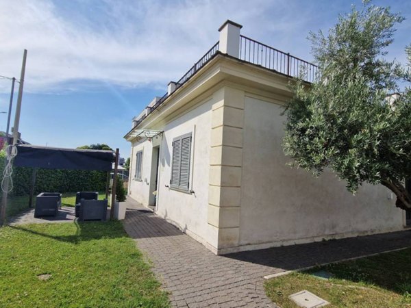 casa indipendente in vendita a Roma in zona Casal Morena