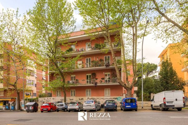 appartamento in vendita a Roma in zona Appio Latino