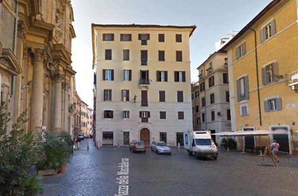 appartamento in vendita a Roma in zona Parione/Sant'Eustachio