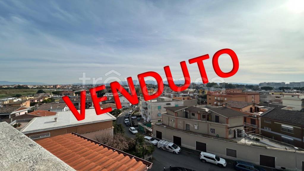 appartamento in vendita a Roma in zona Torre Angela