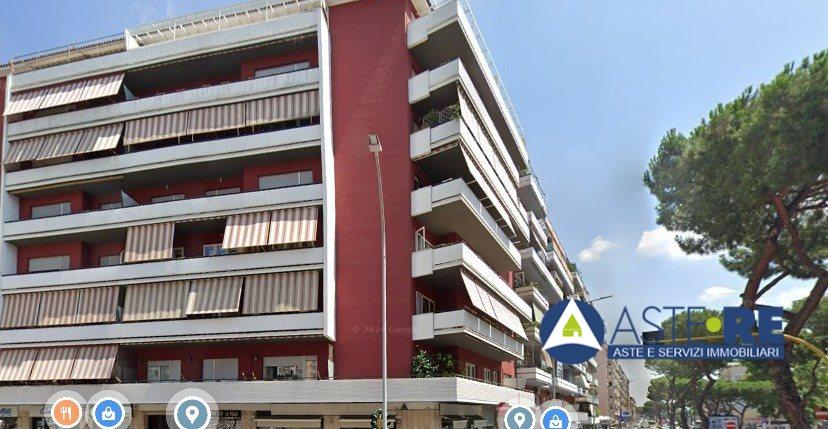 appartamento in vendita a Roma in zona Tuscolano