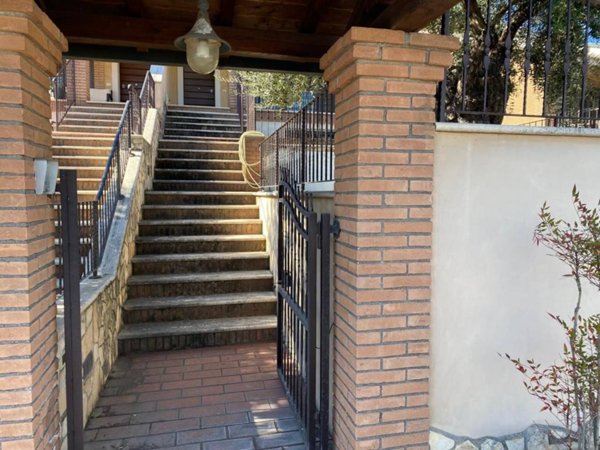 casa indipendente in vendita a Roma in zona Falcognana