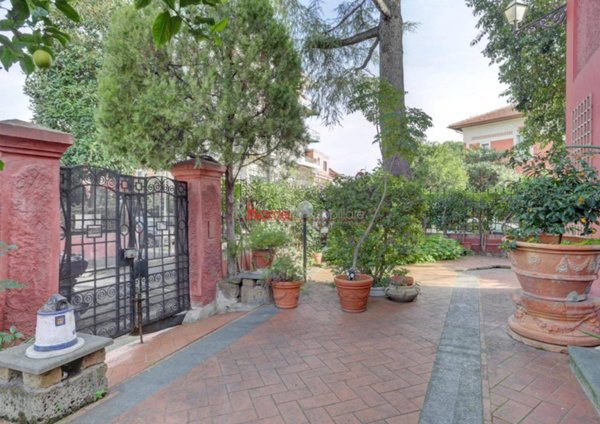 casa indipendente in vendita a Roma in zona Prenestino-Labicano