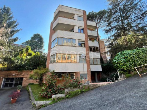 appartamento in vendita a Roma in zona Tomba di Nerone