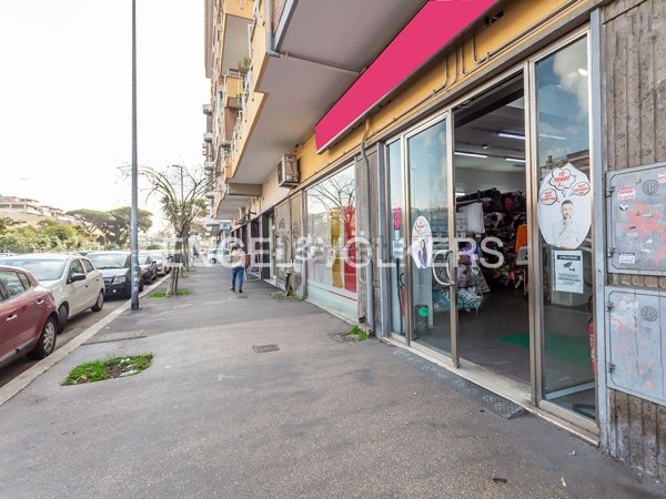 locale commerciale in vendita a Roma in zona Ostia
