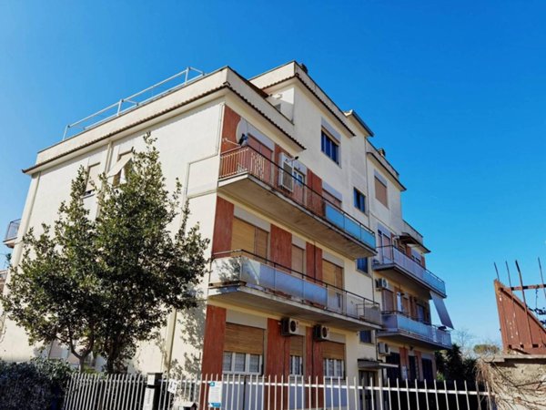appartamento in vendita a Roma in zona Ponte Mammolo
