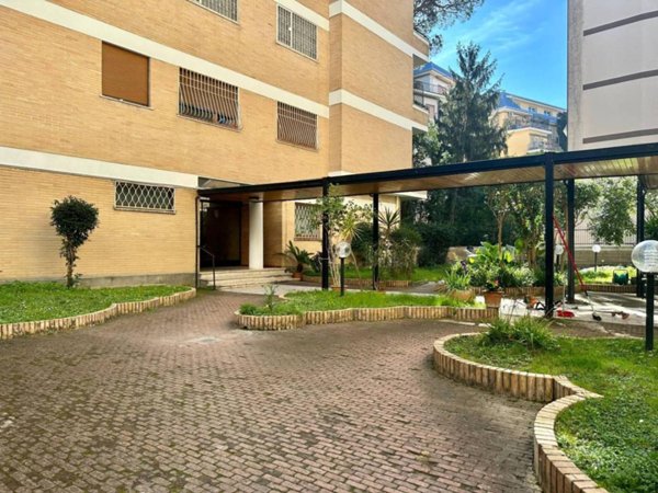 appartamento in vendita a Roma in zona Tor di Quinto