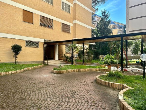 appartamento in vendita a Roma in zona Tor di Quinto