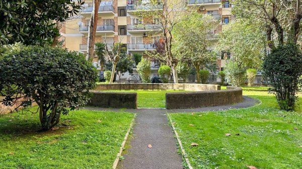 appartamento in vendita a Roma in zona Ardeatino