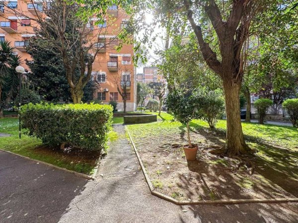 appartamento in vendita a Roma in zona Ardeatino
