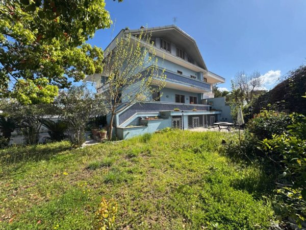 casa indipendente in vendita a Roma in zona Axa