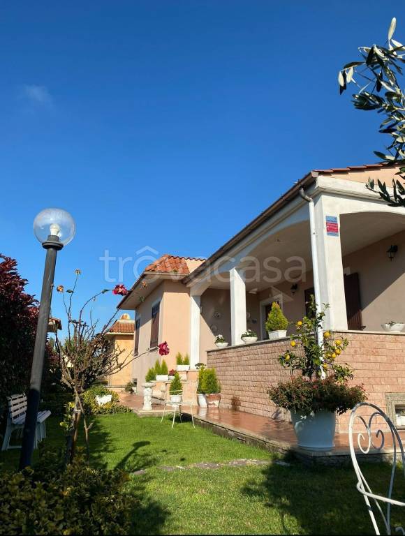 casa indipendente in vendita a Roma in zona Tor Vergata/Torrenova