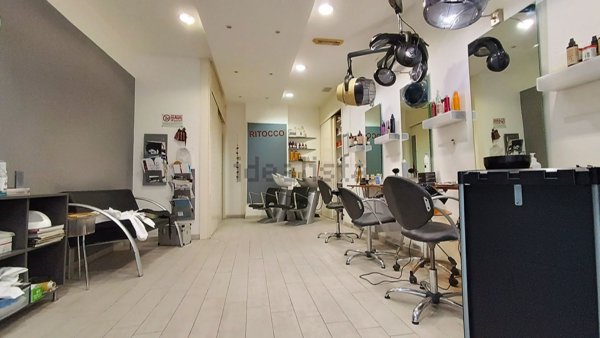 locale commerciale in vendita a Roma