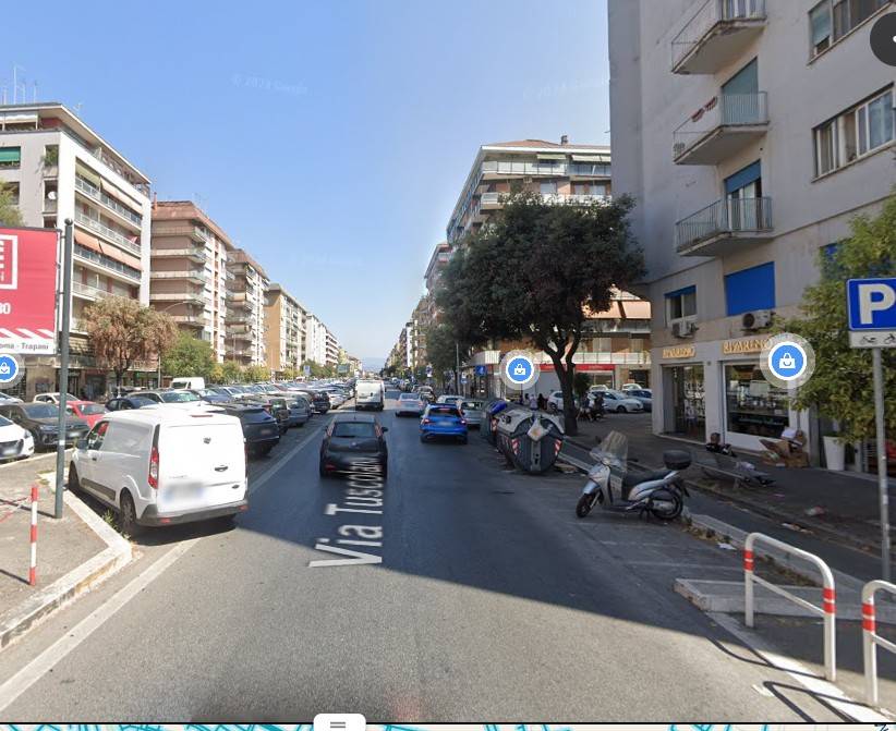 negozio in vendita a Roma in zona Cinecittà