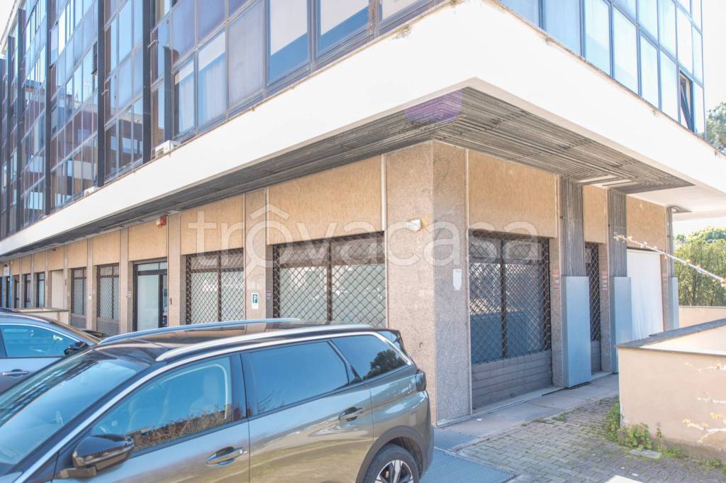 ufficio in vendita a Roma in zona Mostacciano
