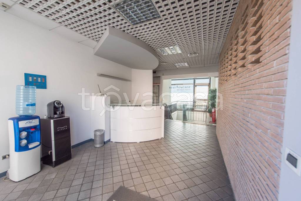 ufficio in vendita a Roma in zona Mostacciano