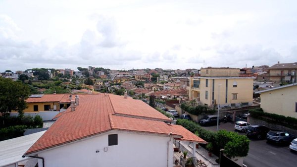 appartamento in vendita a Roma in zona Torrione Cerquetta