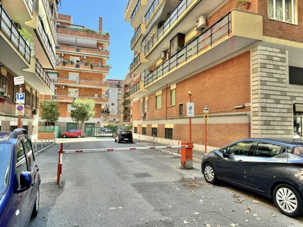 negozio in vendita a Roma in zona Portuense
