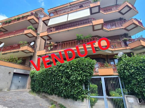 appartamento in vendita a Roma in zona Tomba di Nerone