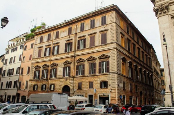 appartamento in vendita a Roma in zona Rione Regola