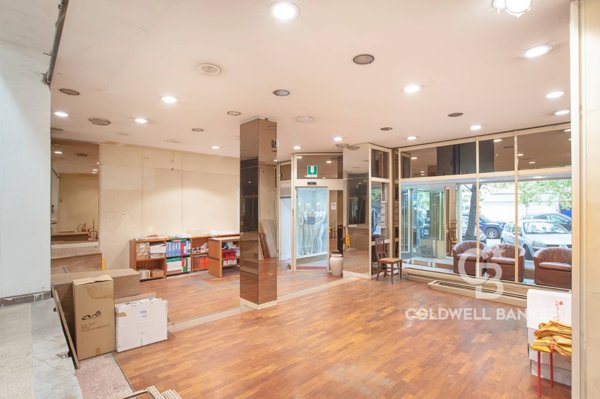 locale commerciale in vendita a Roma in zona Ostiense