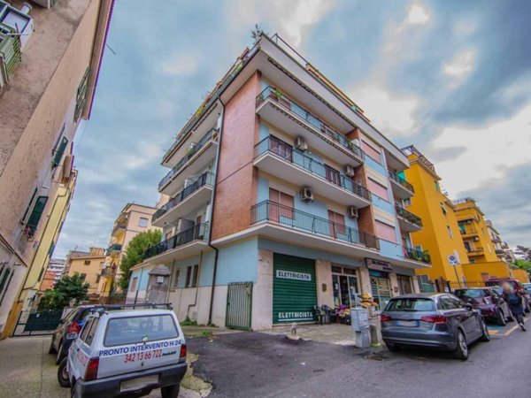 locale commerciale in vendita a Roma in zona Alessandrino