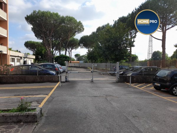 negozio in vendita a Roma in zona Ponte Mammolo