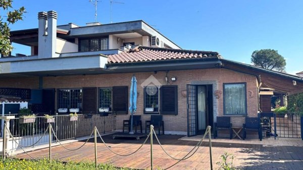 casa indipendente in vendita a Roma in zona Cinecittà