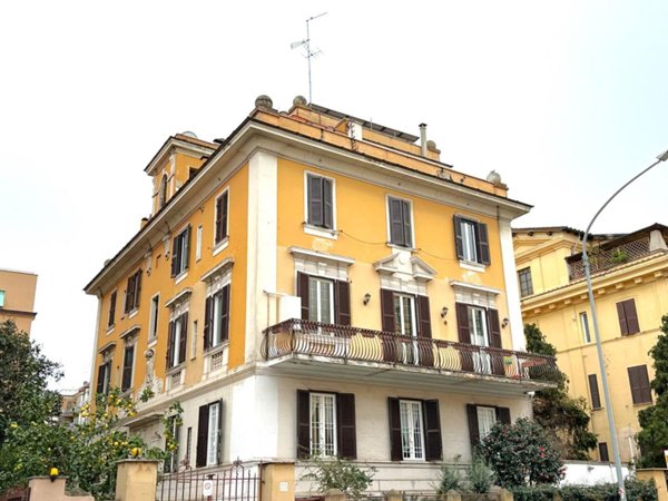 appartamento in vendita a Roma in zona Appio Latino