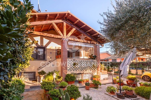 casa indipendente in vendita a Roma in zona Infernetto