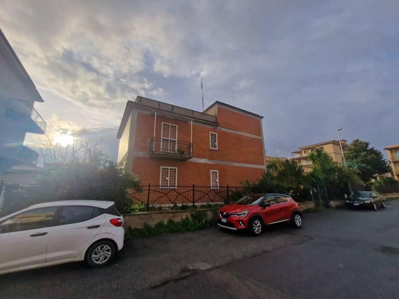 appartamento in vendita a Roma in zona Tor Bella Monaca