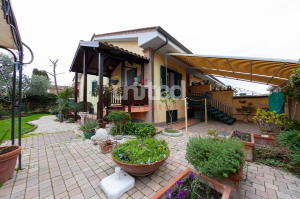 casa indipendente in vendita a Roma in zona Acilia