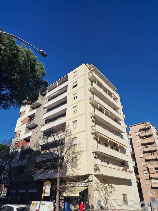 appartamento in vendita a Roma in zona Ostiense