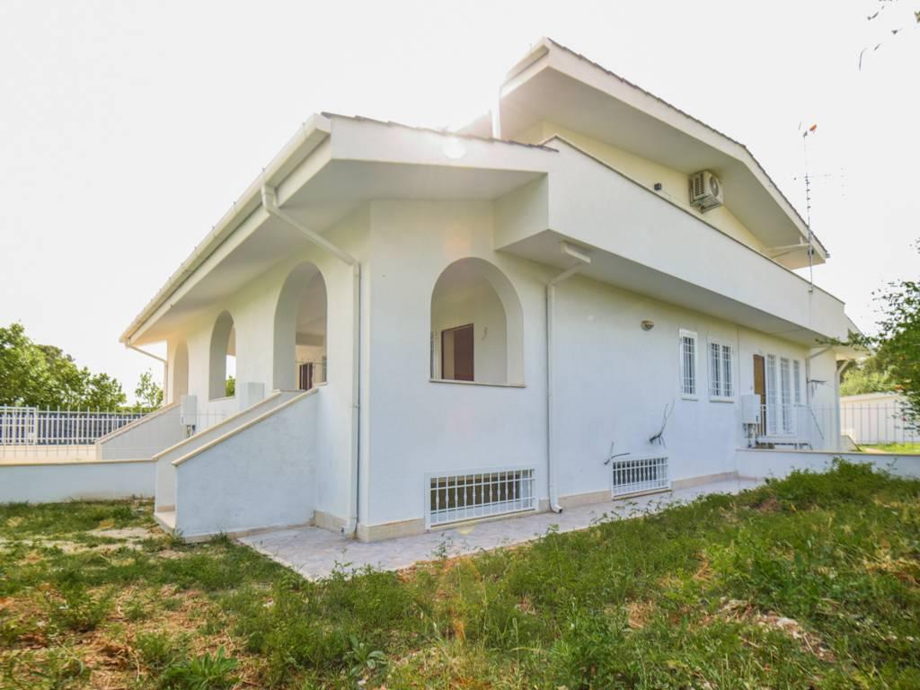appartamento in vendita a Roma in zona Ostiense
