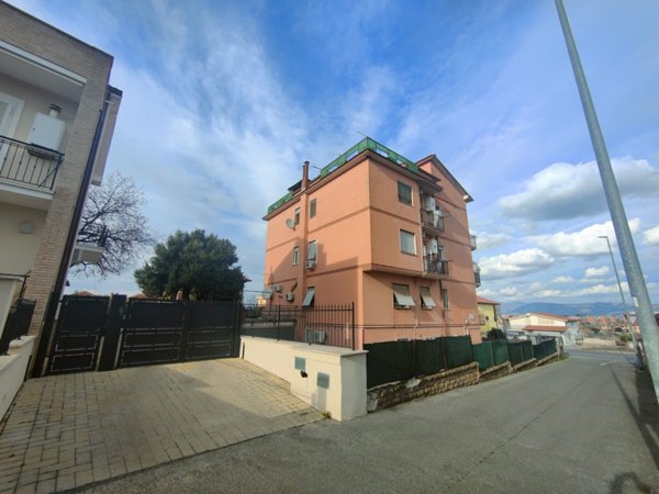 appartamento in vendita a Roma in zona Castelverde