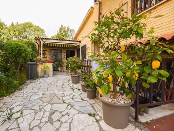 appartamento in vendita a Roma in zona Acilia